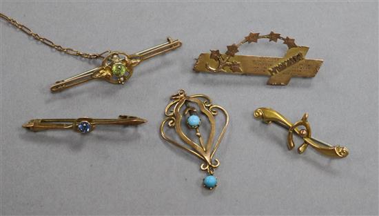 A Mizpah gold brooch, a peridot-set bar brooch, two other bar brooches and an Edwardian openwork turquoise and gold pendant.